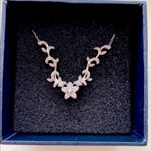 Dainty Flower Necklace